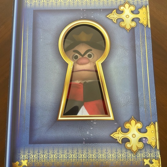 D23 exclusive Queen of Hearts Alice in Wonderland Mary Blair 70th - Picture 2 of 8